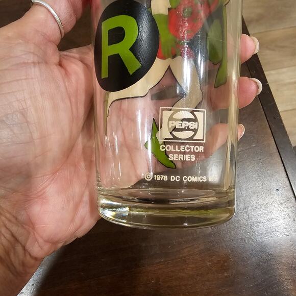 Batman Vtg Pepsi 1966 Collector Glass
Robin Vtg Pepsi 1978 Collector Glass - Picture 4 of 5